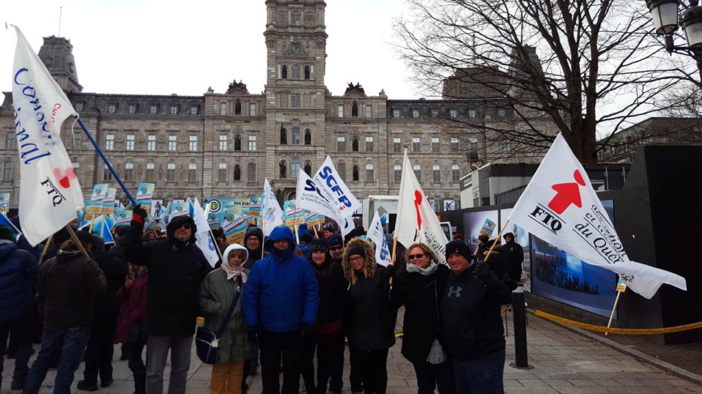 Manifestation devant le Parlement du Québec du collectif Échec aux paradis fiscaux